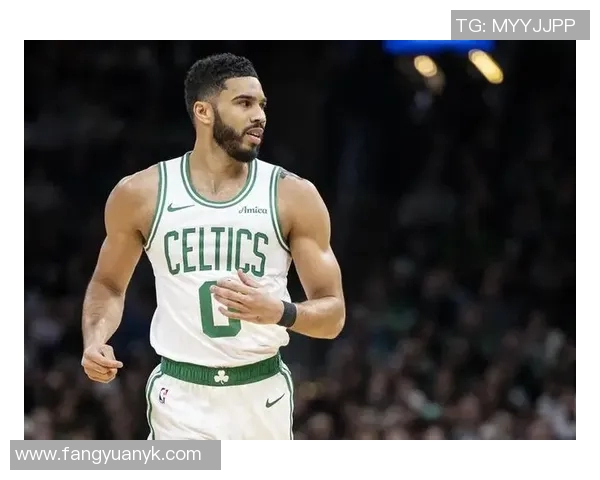 布朗底角精准三分助攻塔图姆弧顶火力全开再添三分